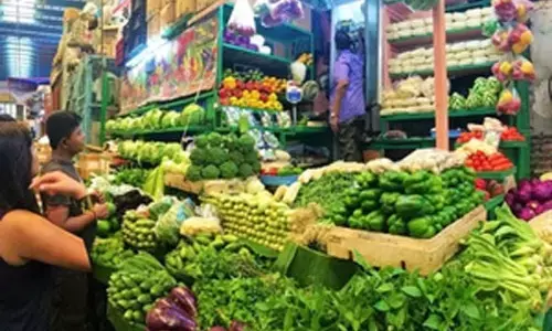 Kolkata News: कोलकाता में आसमान छूती सब्जियों की कीमतों से फिलहाल राहत नहीं
