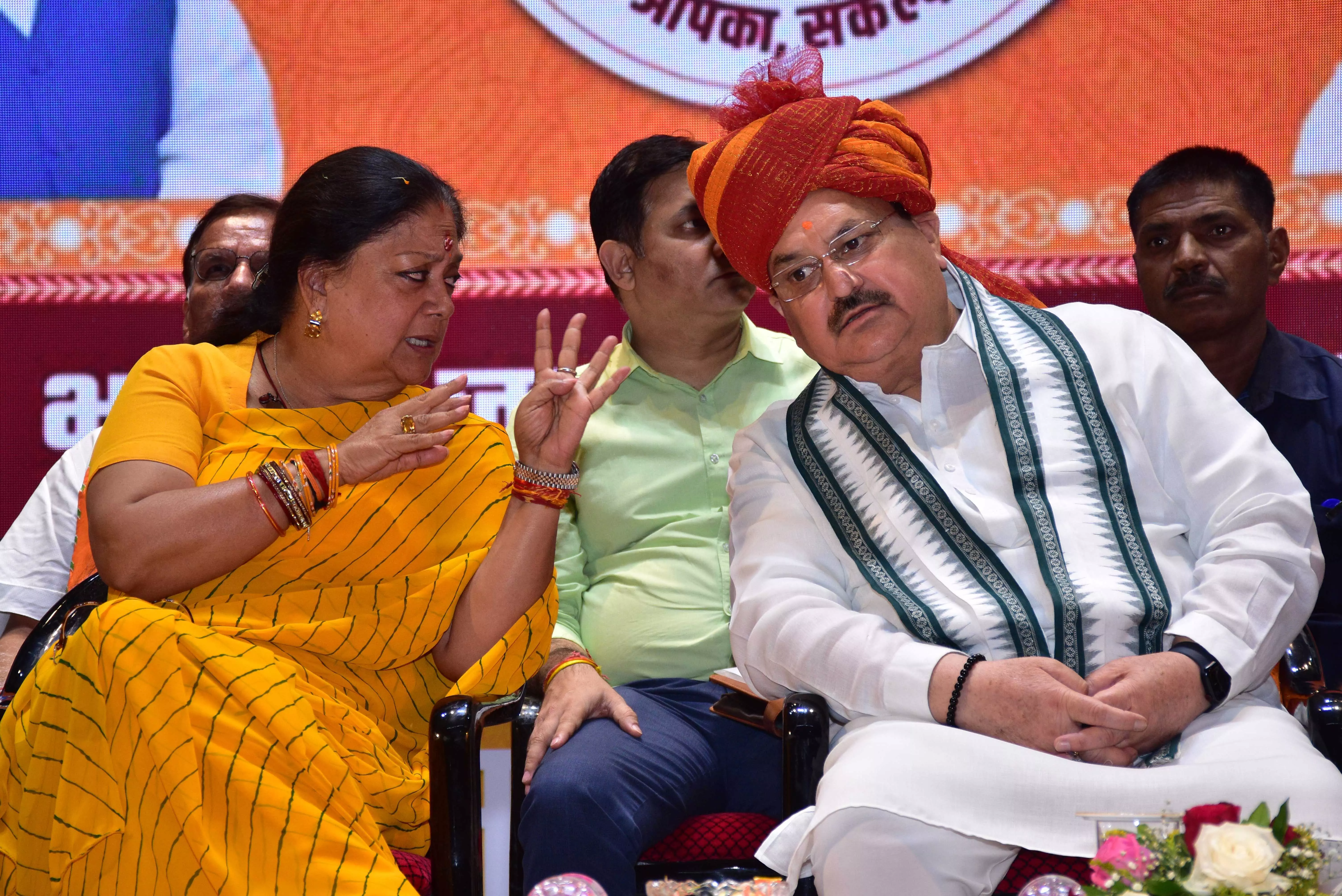 Rajasthan CM Race : जेपी नड्डा और वसुंधरा राजे सिंधिया की मुलाकात खत्म, डेढ़ घंटे चली बैठक Rajasthan CM Race : जेपी नड्डा और वसुंधरा राजे सिंधिया की मुलाकात खत्म, डेढ़ घंटे चली बैठक