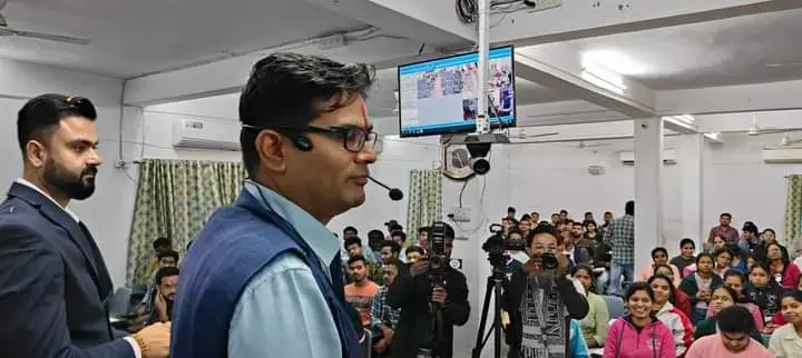 OP Choudhary: सीएम की दौड़ से परे युवाओं के बीच पहुंचे ओपी, प्रतियोगी परीक्षाओं पर की चर्चा, नालंदा परिसर का किया विजिट