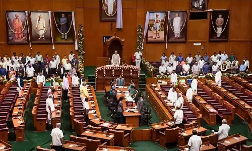 Karnataka News: कर्नाटक विधानसभा अध्यक्ष बोले, विधानसभा हॉल से सावरकर की तस्वीर हटाने का कोई प्रस्ताव नहीं