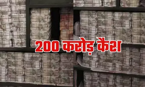 Dheeraj Sahu Cash: कांग्रेस सांसद धीरज साहू के ठिकानों से 200 करोड़ रुपये नकदी बरामद, नोटों को गिनने में अधिकारीयों की हालत हुई ख़राब