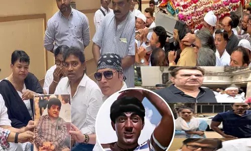 Junior Mehmood Funeral: जूनियर महमूद के अंतिम संस्कार में जॉनी-आदित्य, रजा मुराद समेत अन्य सेलिब्रिटी हुए शामिल, देखिए तस्वीरें...