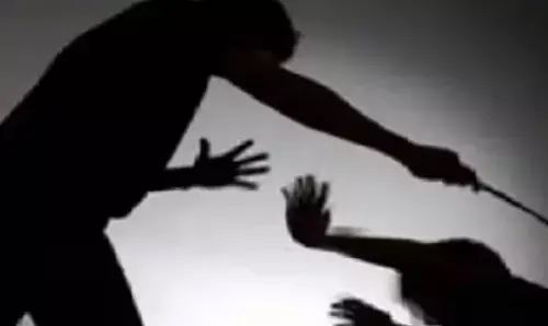 Bengaluru Crime News: बेंगलुरु में होमवर्क न करने पर टीचर ने छात्र को लोहे की रॉड से पीटा