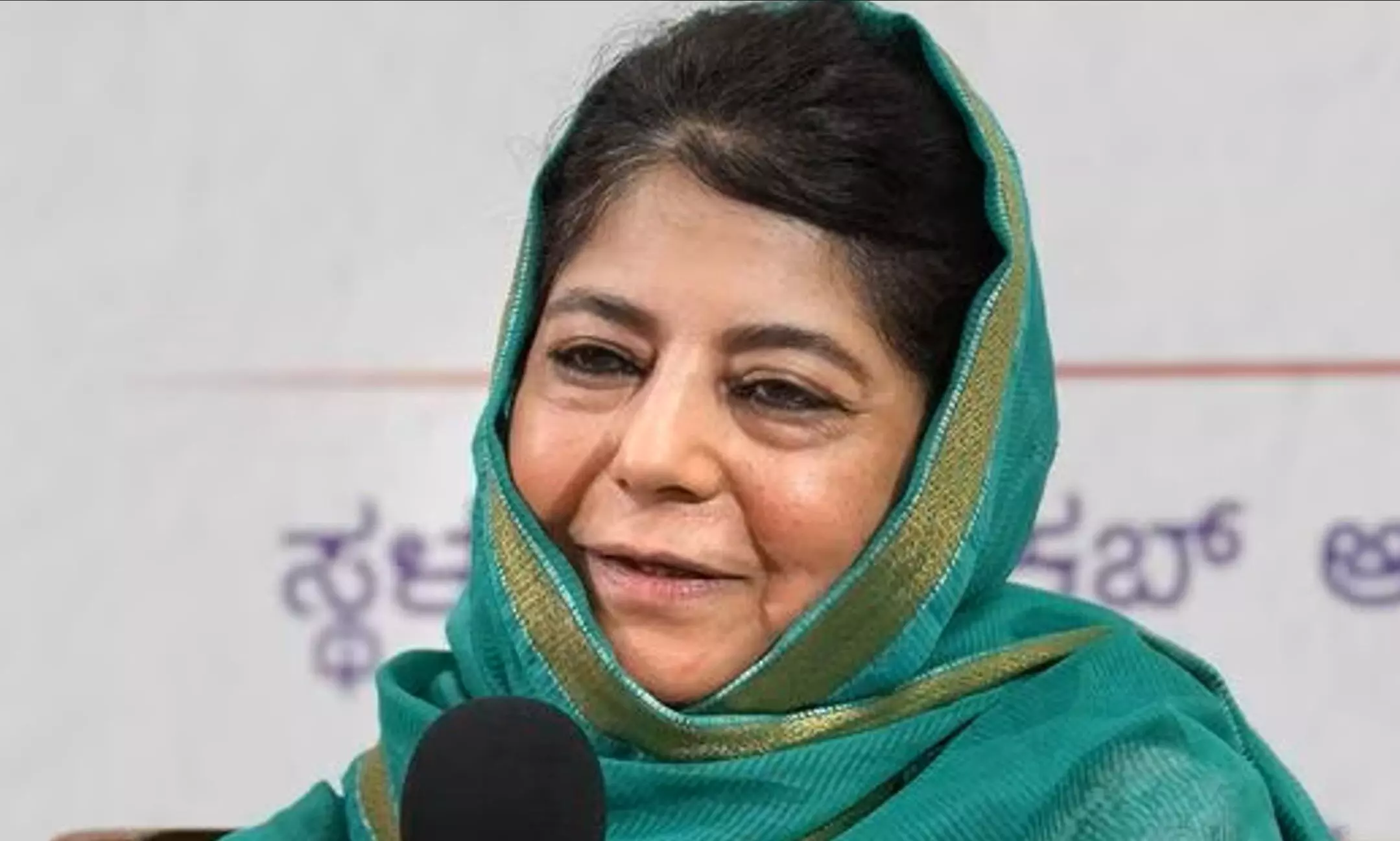 Article 370 Verdict: अनुच्छेद 370 पर फैसला आने से पहले महबूबा मुफ्ती घर में नजरबंद, प्रशासन ने किया इनकार