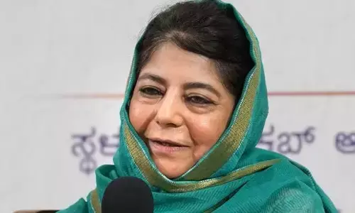 Article 370 Verdict: अनुच्छेद 370 पर फैसला आने से पहले महबूबा मुफ्ती घर में नजरबंद, प्रशासन ने किया इनकार