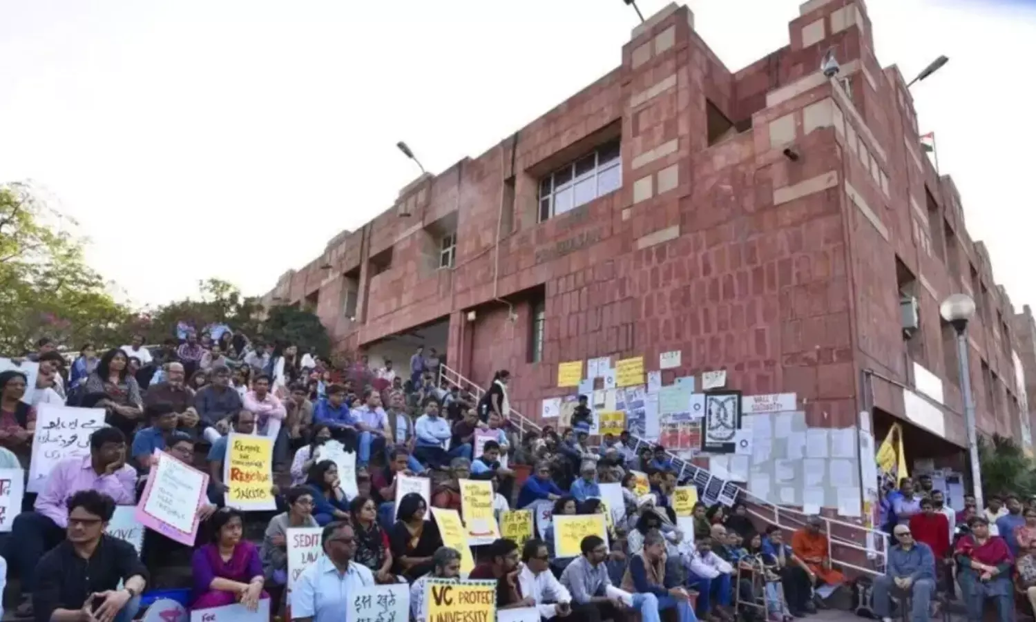 Delhi News: JNU में धरना देने पर देने होंगे 20 हजार, प्रशासन का नया फरमान Delhi News: JNU में धरना देने पर देने होंगे 20 हजार, प्रशासन का नया फरमान