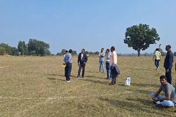 CG सीएम के बगिया गांव में हेलीपैड तैयार, गांव में युद्ध स्तर पर हो रहा काम, मां का आर्शीवाद लेने विष्णुदेव साय जाएंगे गांव CG सीएम के बगिया गांव में हेलीपैड तैयार, गांव में युद्ध स्तर पर हो रहा काम, मां का आर्शीवाद लेने विष्णुदेव साय जाएंगे गांव
