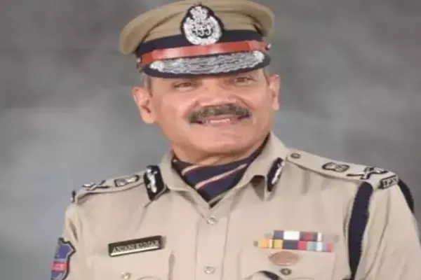चुनाव आयोग ने तेलंगाना के पूर्व DGP का निलंबन रद्द किया, आईपीएस बोले-जानबूझकर...
