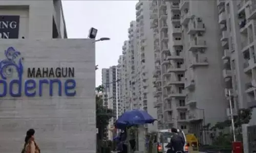 Noida News Hindi: निर्माणाधीन सोसाइटी की 21वीं मंजिल से गिरकर महिला मजदूर की मौत