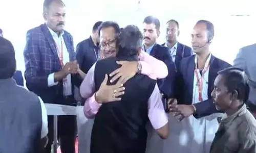 CM Vishnudeo Sai: जब मुख्यमंत्री ने अपने बाल सखा को लगाया गले...