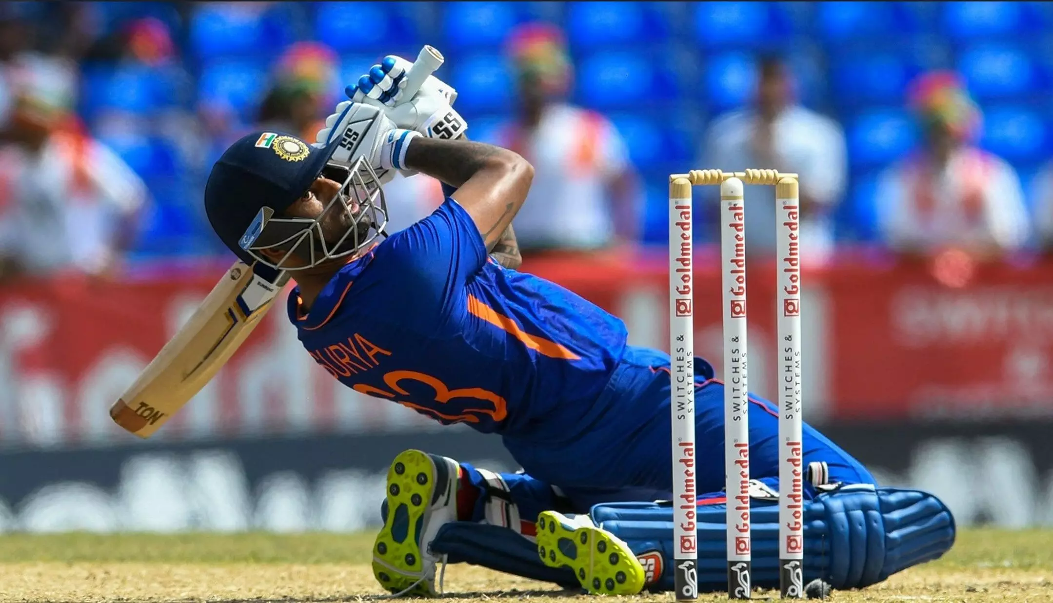 Suryakumar Yadav Record: सूर्यकुमार यादव ने माही का 16 साल पुराना रिकॉर्ड तोड़ा, बने भारत के पहले टी20 कप्तान Suryakumar Yadav Record: सूर्यकुमार यादव ने माही का 16 साल पुराना रिकॉर्ड तोड़ा, बने भारत के पहले टी20 कप्तान