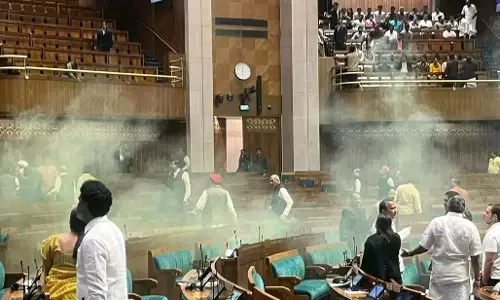 संसद सुरक्षा में चूक मामले में बड़ी कार्रवाई, आठ पार्लियामेंट स्टाफ सस्पेंड...