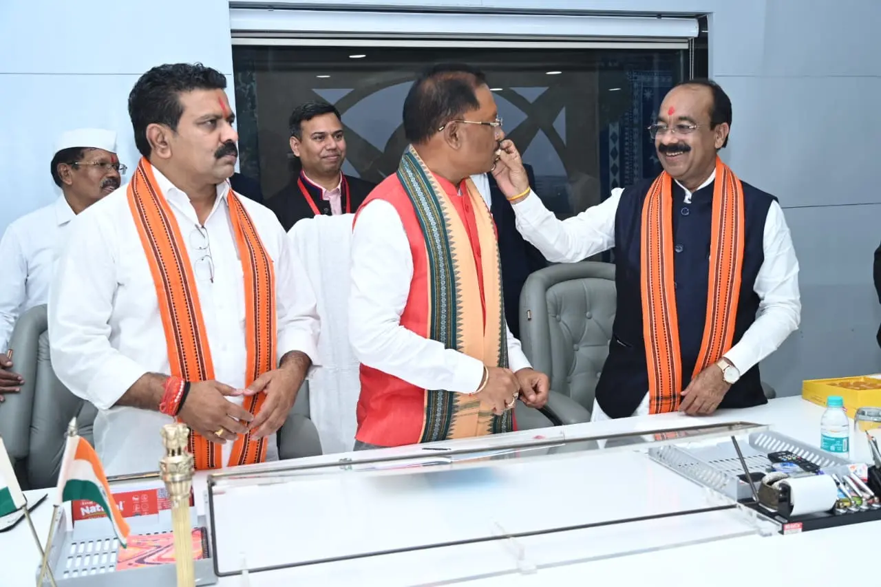 CG Vishnu Cabinet: CG मंत्रिमंडल शपथ टलाः राज्यपाल हरिचंदन गए बाहर, विष्णु मंत्रिमंडल का शपथग्रहण अब 17 दिसंबर के बाद ही संभव