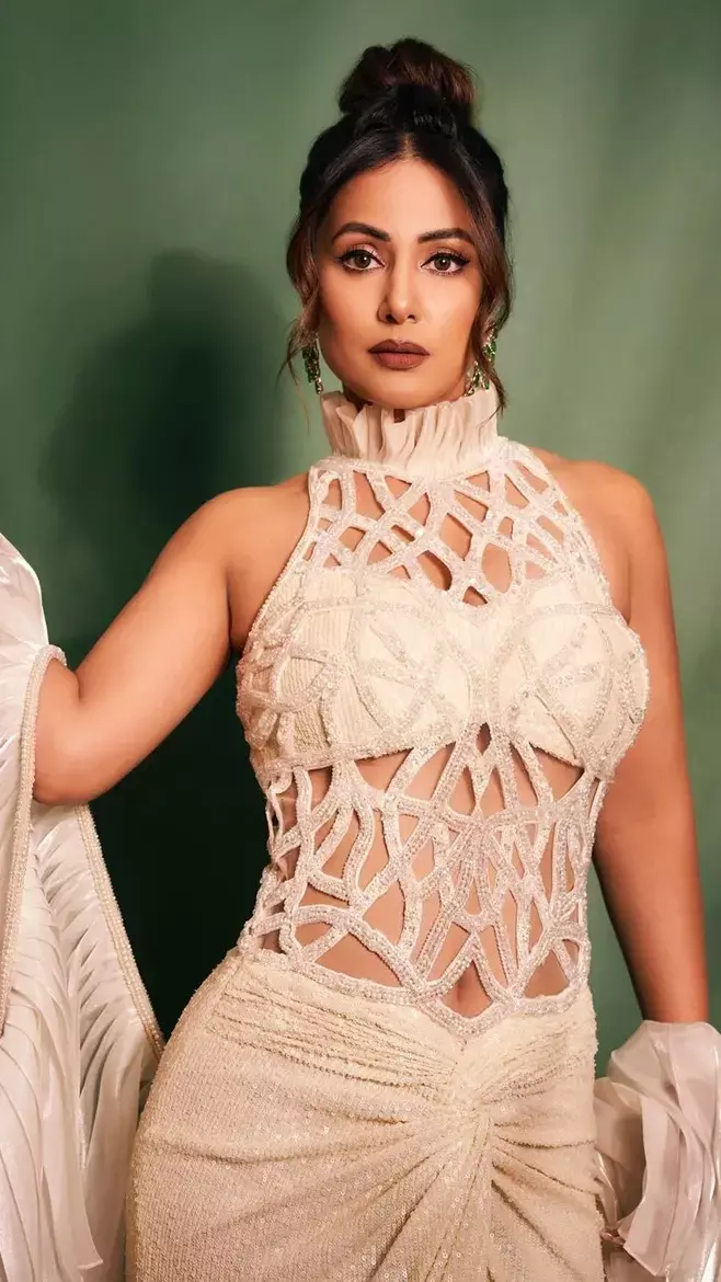 हुस्न की परी हिना खान ने चलाया बोल्डनेस का लुक ऐसा जादू, किलर तस्वीरें देख लोगों के छूटे पसीने