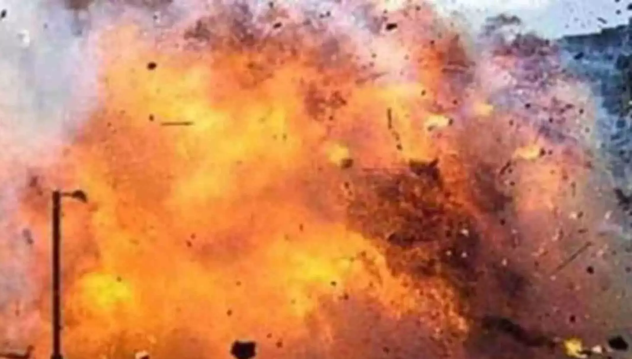 Allahabad University Bomb Blast: यूनिवर्सिटी हॉस्टल में बम बना रहा था छात्र, तभी हो गया धमाका, फिर हुआ ये हाल