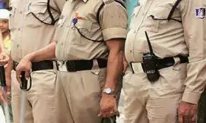 Jamshedpur Crime News: फुटपाथ पर मां-पिता के साथ सो रही आठ माह की बच्ची को ले भागे कार सवार