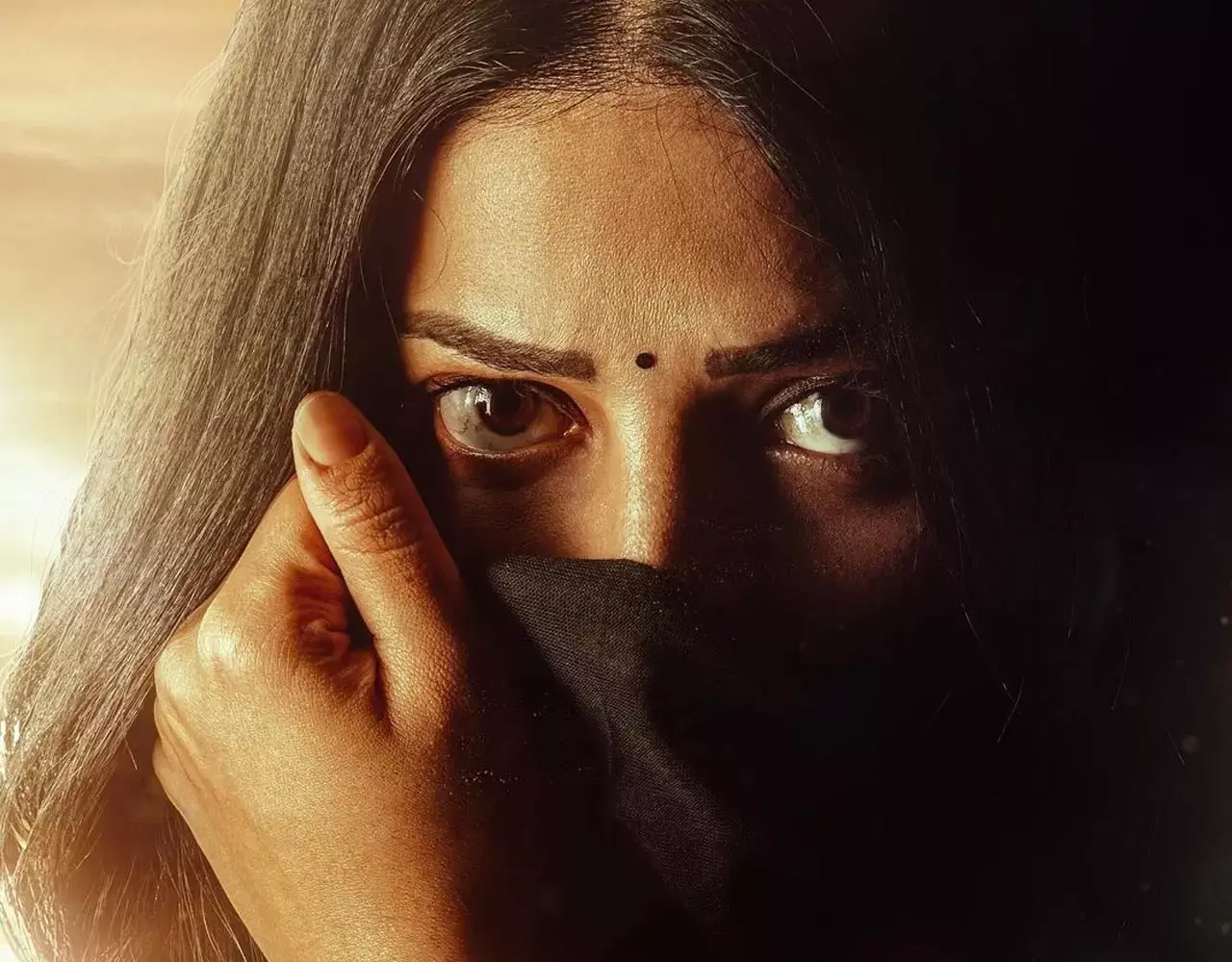 Shruti Haasan News: आंखों में गहरे राज, चेहरे पर बदले की आग...पैन इंडिया फिल्म से श्रुति हासन का फर्स्ट लुक आया सामने, इस दिन होगा टीजर रिलीज...