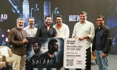 Salaar: Part 1– Ceasefire: निर्माता राजामौली को मिला फिल्म सालार: पार्ट 1-सीजफायर का पहला टिकट, जानिए कब होगी सिनेमाघरों में रिलीज...