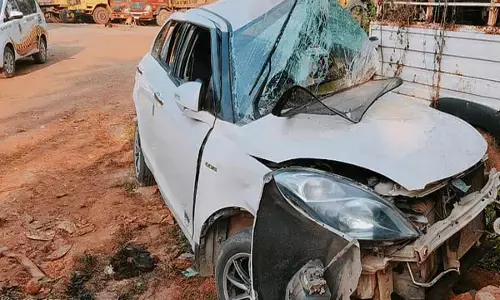 Jagdalpur News: पार्टी मनाकर लौट रहे युवकों की कार डिवाइडर से टकराई, हादसे में दो की मौत, दो गंभीर...