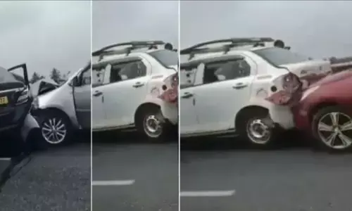 Bengaluru Road Accident: बेंगलुरु में भीषण सड़क हादसा, एयरपोर्ट रोड पर आपस में टकराईं 8 कारें