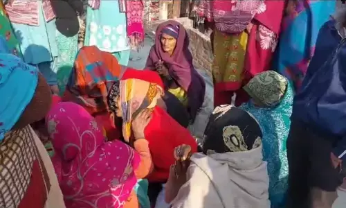 Ghaziabad Crime News: चाय बनाने को लेकर हुआ विवाद, पति ने तलवार से काट दी पत्नी की गर्दन, हुआ फरार