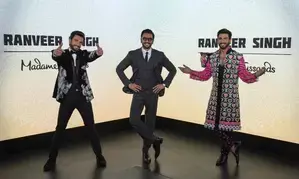 Bollywood News: रणवीर सिंह ने मैडम तुसाद संग्रहालय में अपने मोम के पुतले का अनावरण किया...