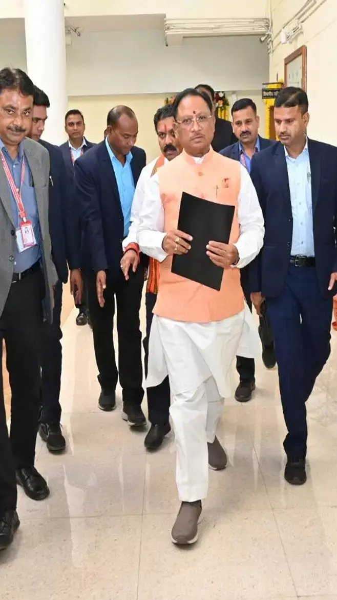 PHOTO स्वागत है सीएम साहब: पहली बार विधानसभा पहुंचे सीएम विष्णु देव साय, इस तरह हुआ स्वागत...