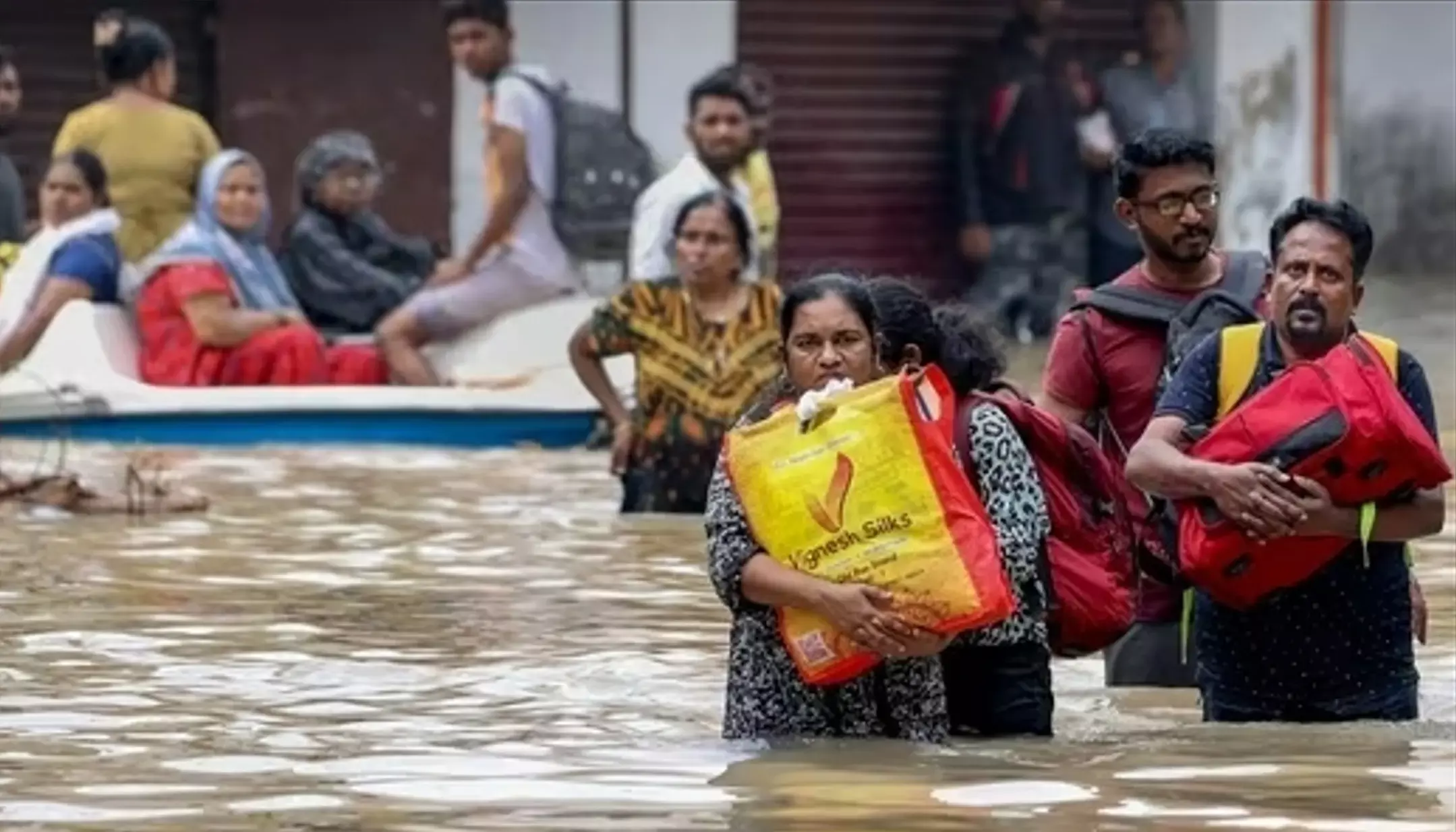 Tamil Nadu Rain: तमिलनाडु में बारिश ने तोड़े सारे रिकॉर्ड, अब तक 10 लोगों की गई जान, स्कूल-कॉलेज बंद Tamil Nadu Rain: तमिलनाडु में बारिश ने तोड़े सारे रिकॉर्ड, अब तक 10 लोगों की गई जान, स्कूल-कॉलेज बंद