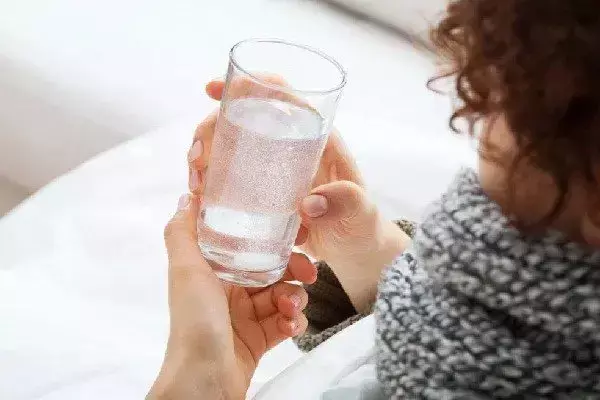 Garm pani pine ke fayde : रोज सुबह क्यों पीना चाहिए गर्म पानी ,आखिर क्या है फायदे