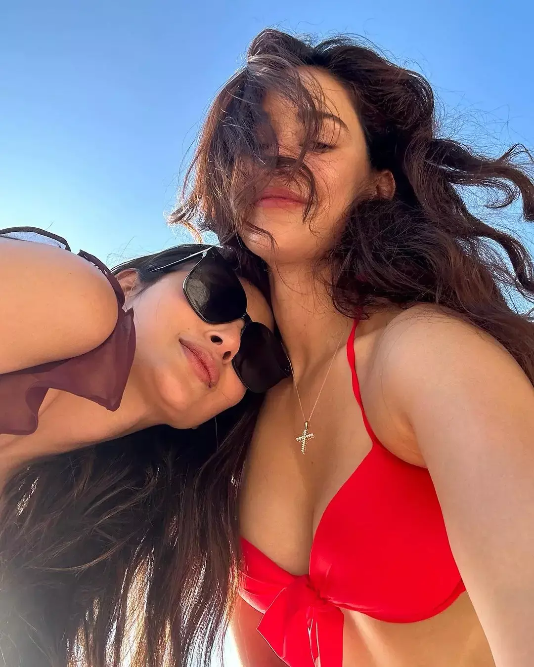 Disha and Mouni photo : साथ नजर आईं दिशा और मौनी , फोटो देख ट्रोलर्स बोले  Are you lesbian friends  