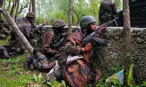 Jammu-Kashmir Encounter: राजौरी में दूसरे दिन भी मुठभेड़ जारी, 2 आतंकी ढेर, कल हुए थे 4 जवान शहीद