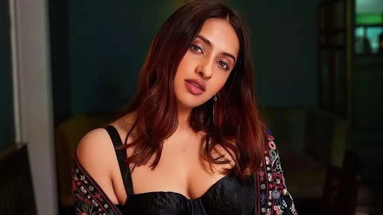 Akansha Ranjan Kapoor News: आकांशा रंजन कपूर ने दस्तूर में नीना गुप्ता की बेटी बनने का बताया अनुभव...