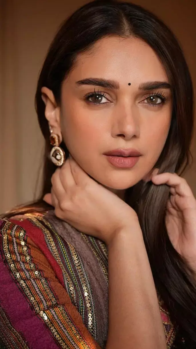 Aditi Rao Hydari Photo: अदिति राव हैदरी के रॉयल लुक को देख आप बोल पड़ेंगे WOW