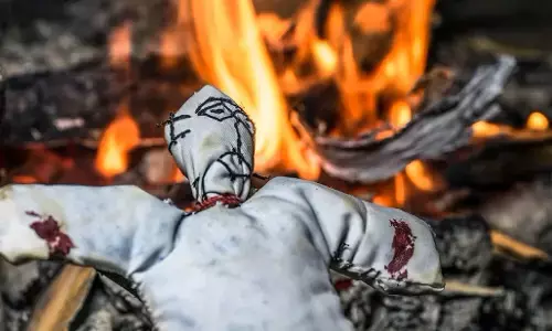 Assam Andhvishwas News: अंधविश्वास ने ली जान, असम में महिला को डायन बताकर जिंदा जलाया, पढ़िए हैवानियत की दास्ताँ