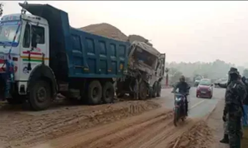 Jharkhand News Hindi: झारखंड के घाटशिला में दो ट्रकों के बीच टक्कर में 3 की मौत, एक घायल