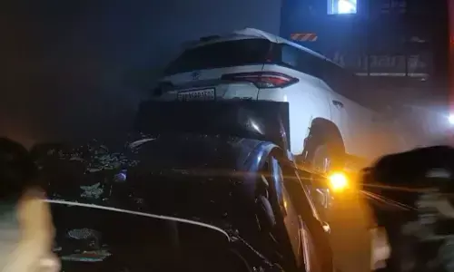 Agra National Highway Accident: आगरा नेशनल हाइवे पर टकराई 20 से ज्यादा गाड़ियां, एक की मौत- कई घायल