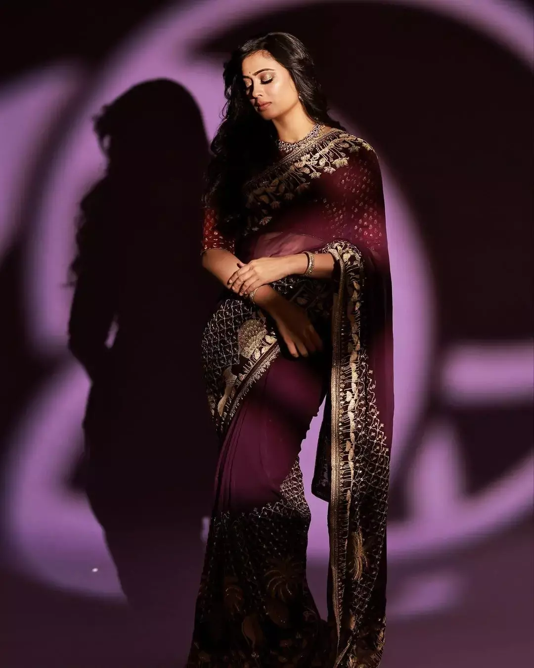 Shweta Tiwari Photos: श्वेता तिवारी ने एक बार फिर साड़ी पहन लूटी वाहवाही, करवाया किलर फोटोशूट, देखिए...