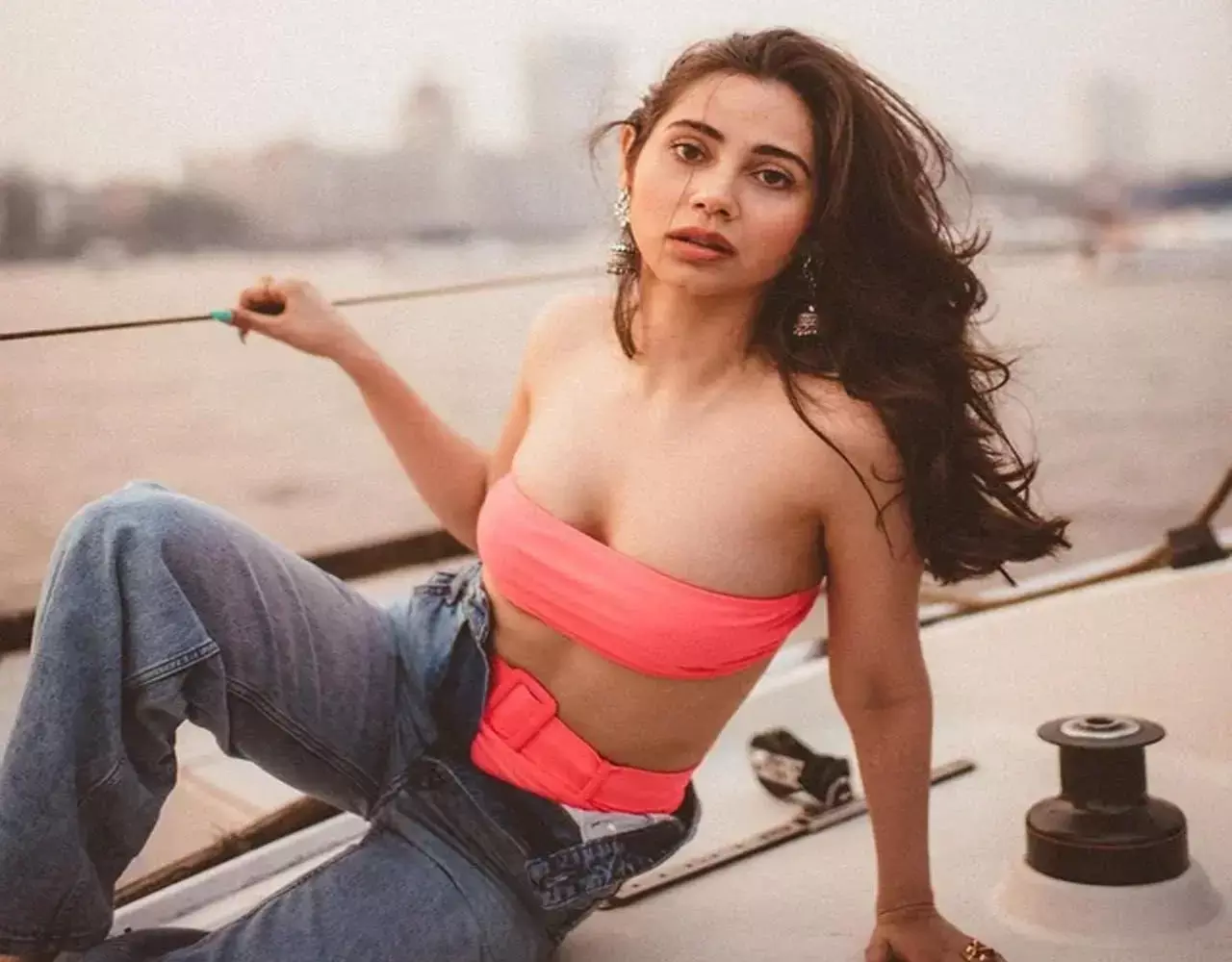 Bollywood News: मां सलमा आगा के नक्शेकदम पर चलना चाहती हैं ज़हरा खान, पढ़ें पूरी खबर....
