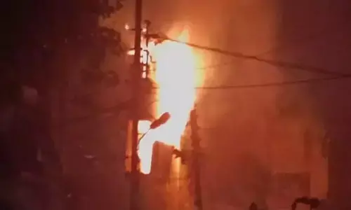 Khandwa Fire News: खंडवा अग्निकांड में फूड इंस्पेक्टर सस्पेंड, 4 पर एफआईआर दर्ज