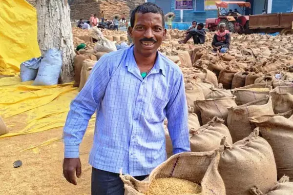 Raipur News: बोनस राशि मिलने से जनक राम के चेहरे पे आई मुस्कान, परिवार में छाई खुशहाली