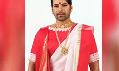 Shabbir Ahluwalia News: कौन है ये फेमस एक्टर? जो आदमी से बना औरत, वायरल फोटो ने सोशल मीडिया पर लगाई आग...