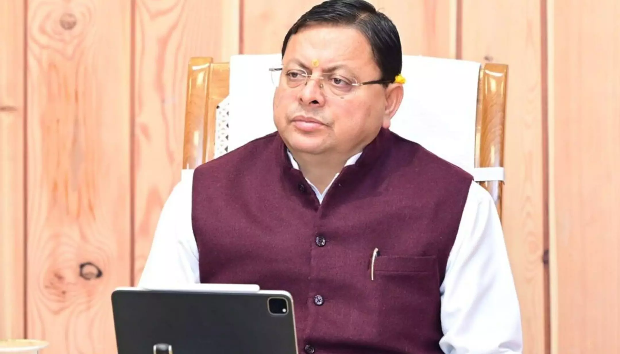 Uttarakhand News Hindi: धामी सरकार का बड़ा फैसला, बाहरी लोगों के जमीन खरीदने पर लगाई रोक, जानिए क्यों Uttarakhand News Hindi: धामी सरकार का बड़ा फैसला, बाहरी लोगों के जमीन खरीदने पर लगाई रोक, जानिए क्यों