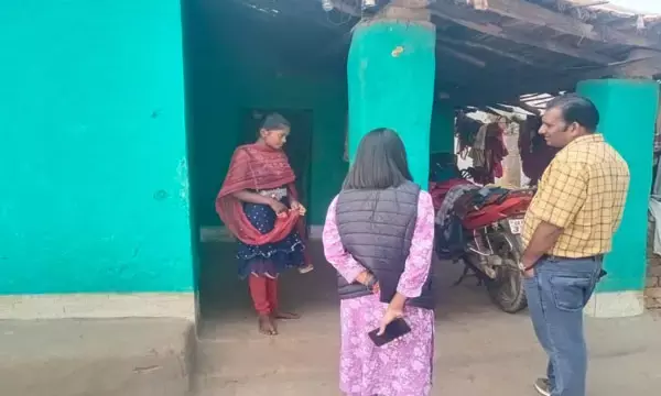 CG Vishnudev Sai-CG में आम लोगों की समस्या जानने अधिकारी पहुंच रहे घरों तक, सरकार की योजनाओं की दे रहे जानकारी...