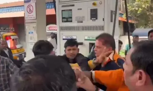 Bilasapur News: पेट्रोल के लिए मारपीट, पंप कर्मचारी और ग्राहक के बीच जमकर चले मुक्के, वीडियो वायरल