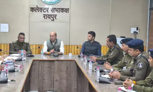 Raipur News: कलेक्‍टर बोले- डीजल-पेट्रोल का जिलें में पर्याप्त स्टॉक, अफवाहों से बचें, डॉ. भूरे ने की अपील पैनिक ना करे लोग