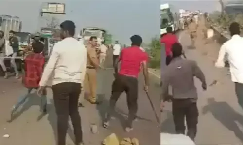 Mumbai Crime News: मुंबई में ट्रक चालकों ने किया चक्का जाम, आक्रोश में पुलिस को दौड़ा-दौड़ाकर पीटा