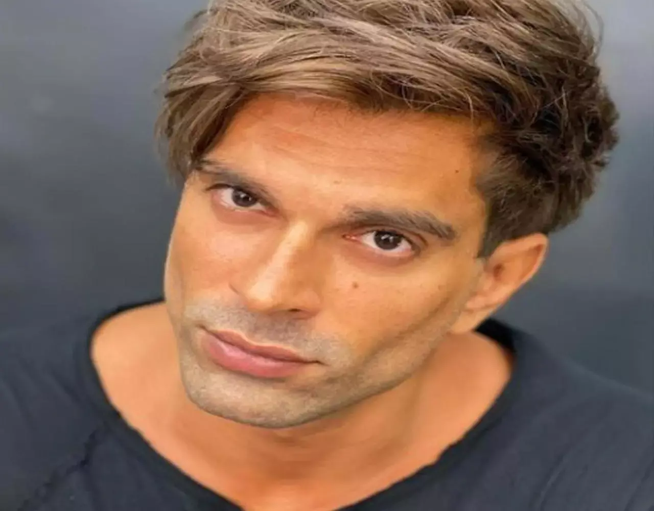 Karan Singh Grover News: करण सिंह ग्रोवर ने दिखाए अपने वॉशबोर्ड एब्स, फैंस बोले- ऋतिक को मिलेगा तगड़ा कॉम्पिटिशन...