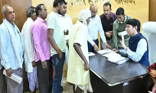 Gariaband News: कलेक्टर ने जनचौपाल में सुनी आम नागरिकों की समस्याएं, जनचौपाल में 51 आवेदन प्राप्त हुए