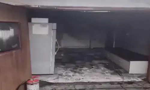 Delhi AIIMS Fire: दिल्ली एम्स में लगी आग, मचा हड़कंप, फायर ब्रिगेड की 7 गाड़ियां मौजूद