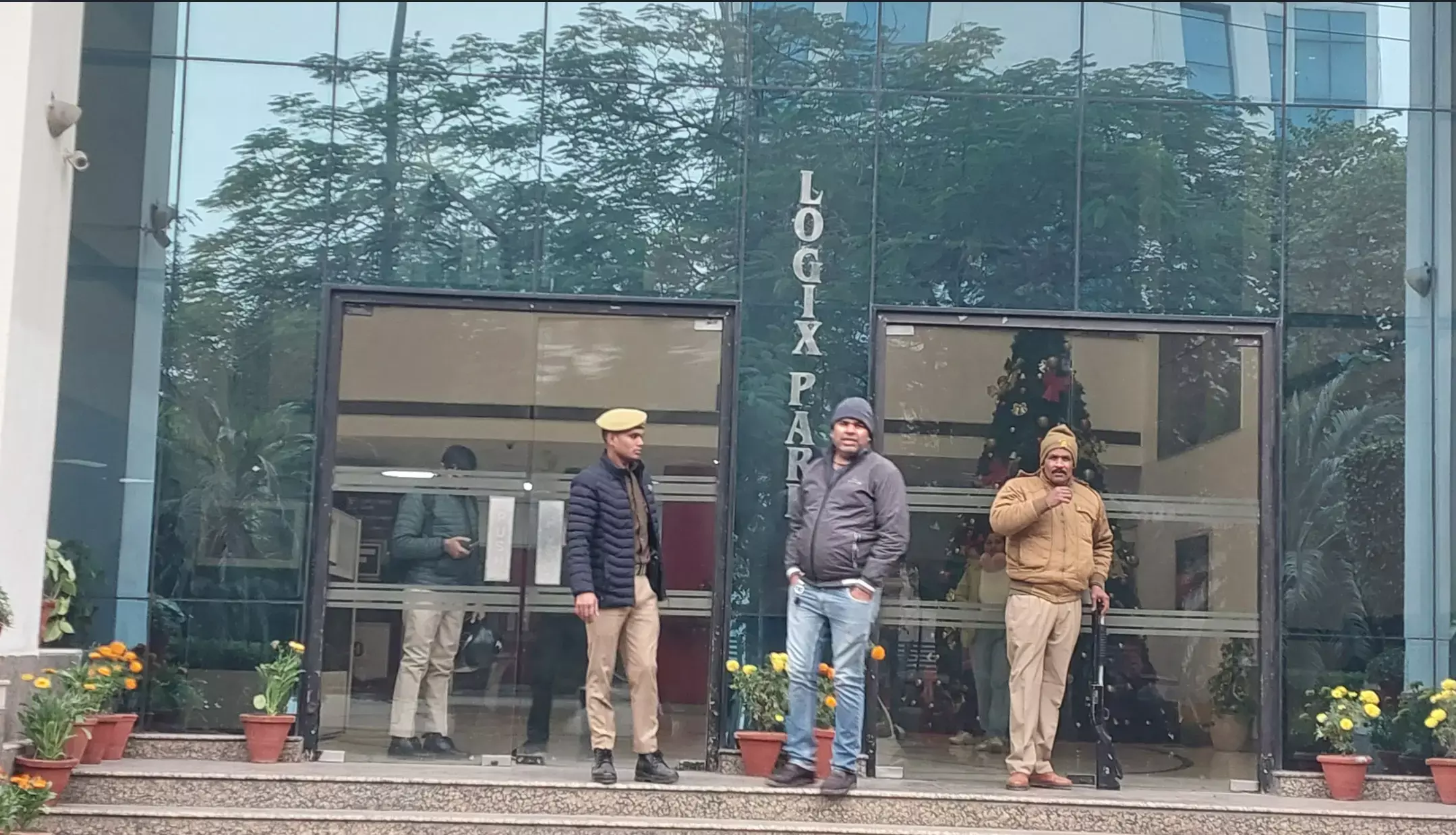 Income Tax Raid: दिल्ली-NCR के तीन नामी बिल्डरों के ठिकानों पर आयकर छापा, जानिए पूरा मामला